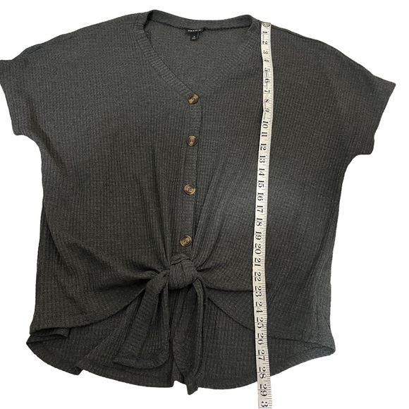 Torrid Gray Short Sleeved Waffle Texture Wood ish buttons Tie Detail size 3 - Picture 9 of 10